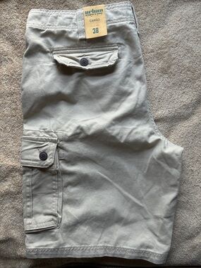 urban pipeline 38 NWT Beige Cargo Shorts with Button Flap Pockets